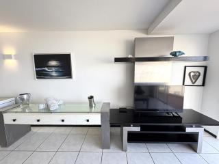 11 Glitter Bay - Panoramic seaviews and beach access - 3BR Umhlanga - Durban - 3