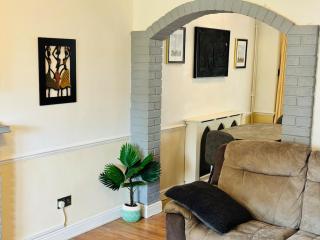 Luxe 2 Bedroom House Derby City - 4