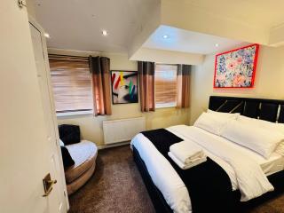 Luxe 2 Bedroom House Derby City - 1