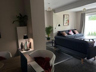 Affordable 5-bed family home overlooking the popular West Park - 6