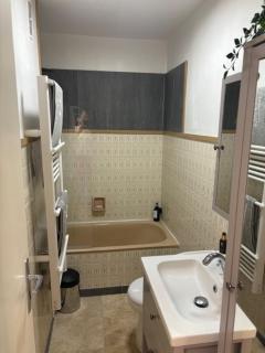 Bella Vista Top Floor Apartment - 8