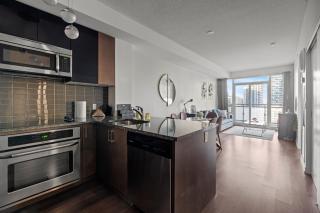 Modern 1Bd & Den Condo with Balcony Lillian St - 5