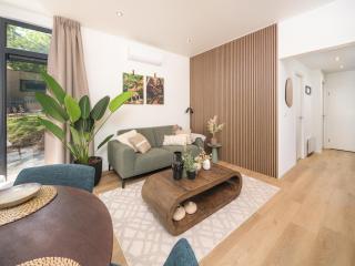 Cozy Mamer Lodge with Private Hot Tub - 4 Guests - 5