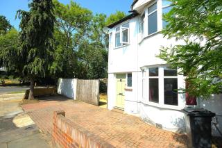 3 Bed Family House and Garden - Hanworth - 4