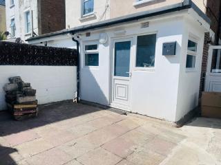 Elms Avenue Self Catering Accomodation - 3