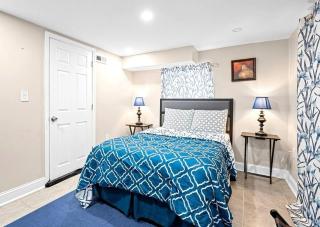 Cozy 4BR Home, Sleeps 12, Near PHL, Eagles Field, UPENN, Fast Wi-Fi, Queen Bed, Parking - 6