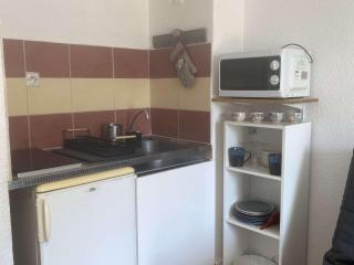 Studio avec Balcon, Parking et Wi-Fi près des Thermes de Balaruc-les-Bains - FR-1-553-202 - 2