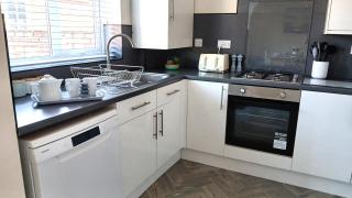 Seashells 2 Bedroom House - 2 minute walk to the beach with parking - 5