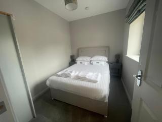 Amber Lodge with private hot tub - Shirland - 1