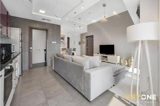 Lavish One Bedroom with Amazing Sun Deck & Pool - Dubai - 3