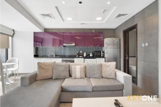 Lavish One Bedroom with Amazing Sun Deck & Pool - Dubai - 2