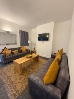Stylish 4 Bed for long and short term stays - Longbridge - 3