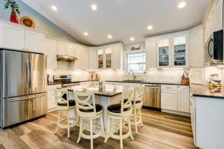 4 Mi to Dtwn Ohio River Valley Home with Deck! - 4