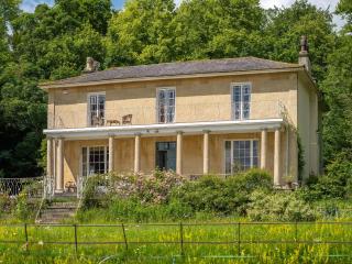 Henge Estate - Shrewton - 0