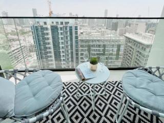 Lavish Studio Apt in Binghatti Azure - Pool & Gym - 3