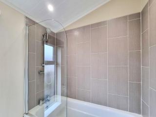 Beech 26 Hot Tub - Garton - 4