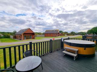 Beech 26 Hot Tub - Garton - 2