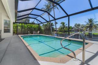 Waterfront Fun with Heated Pool, Private Dock & Gulf Access - Tropical Delight - Roelens - 8