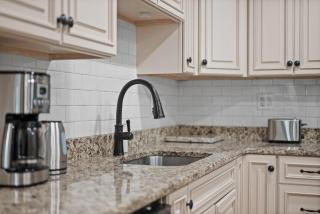 Modern & Spacious Four Bedroom Apartment in Gibsonia, Pittsburgh, Unit 1 - - 1