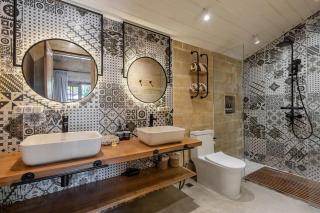 Nyaman Villa with garden bath - 4