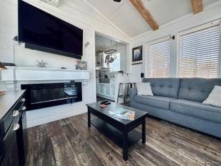 Village Farm Bungalow with Pool and Hot Tub - Austin - 8