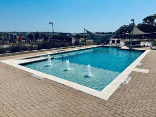 Village Farm Bungalow with Pool and Hot Tub - Austin - 6