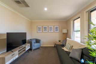 The 4x2 for you and the crew - Williamstown - 1