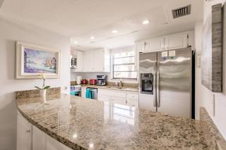 Park Shore Resort Deluxe Condo, water views 232 - 4