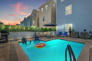 A Shore Bett Welcomes You in this Beautiful Private Pool Beach Home - 9