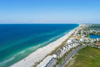 Lighthouse Landing - Half Block to Beach - 9