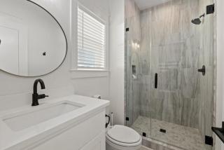 Lighthouse Landing - Half Block to Beach - 5