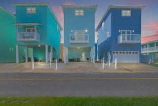 Sea-Jay with Water Views and Moonlit Beach Strolls Await - 1