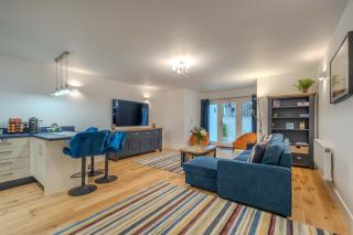 Spacious Modern 2-bed Parking & Wi-Fi & 65"OLED - Bristol - 0