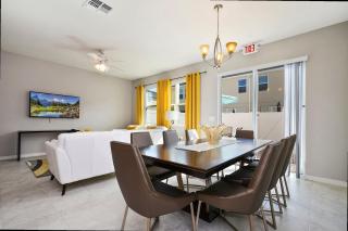 Four Bedrooms TownHome 5122 - 1