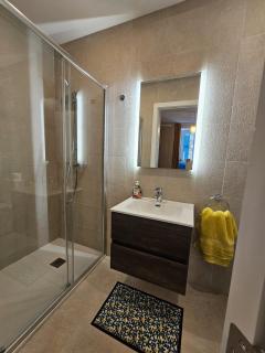 Stylish 2-Bedroom Apartment at Sliema Ferry Tignes - 2