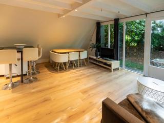Lanaken Lakeside Cabin Stay - 1
