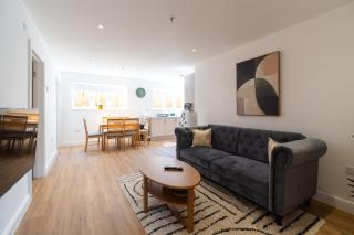 Stylish 2-Bedroom Stay with All Comforts of Home # 2 - Rothley - 0
