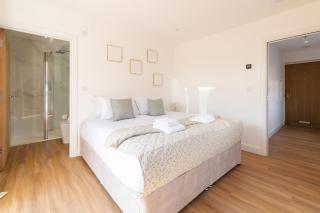 Stylish 2-Bedroom Stay with All Comforts of Home # 2 - Rothley - 6