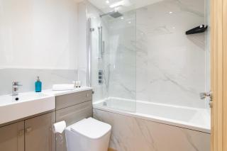 Stylish 2-Bedroom Stay with All Comforts of Home # 2 - Rothley - 1