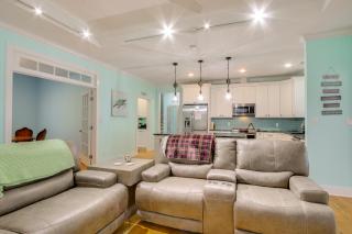 Lakefront Home with Hot Tub and Dock in Cross Hill! - Cross Hill - 4