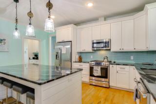 Lakefront Home with Hot Tub and Dock in Cross Hill! - Cross Hill - 2
