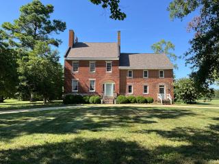 Lansdowne Manor Firepit BBQ Pets 198 Mbps - Centreville - 0