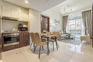 Stylish 2 BR Business Bay - Canal View - Gym and Pool - 8