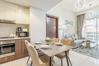 Stylish 2 BR Business Bay - Canal View - Gym and Pool - 3