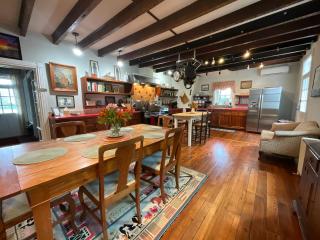 Lansdowne Manor Firepit BBQ Pets 198 Mbps - Centreville - 8