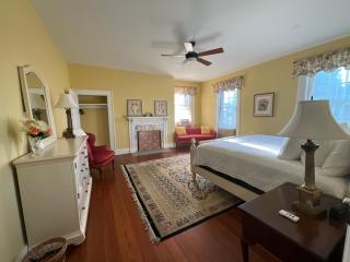 Lansdowne Manor Firepit BBQ Pets 198 Mbps - Centreville - 5