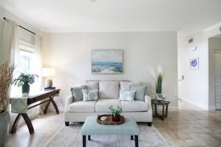 Shell Yeah 3 Story Condo On AMI - 9