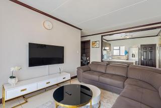 Gem in Fourways , Modern 2-Bed Apartment - Sandton - 2