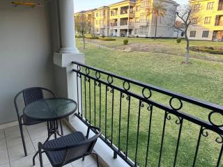 Gem in Fourways , Modern 2-Bed Apartment - Sandton - 1