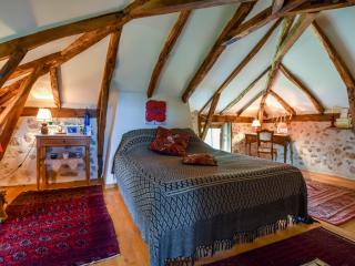 Hilltop Haven in Parlan - 9